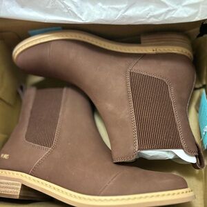 Brand new women Tom’s boots